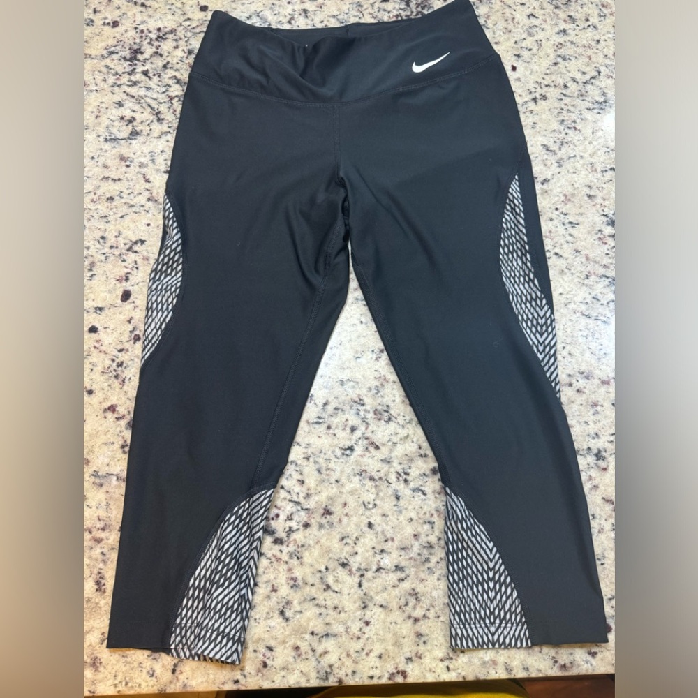 Nike dri fit capri leggings